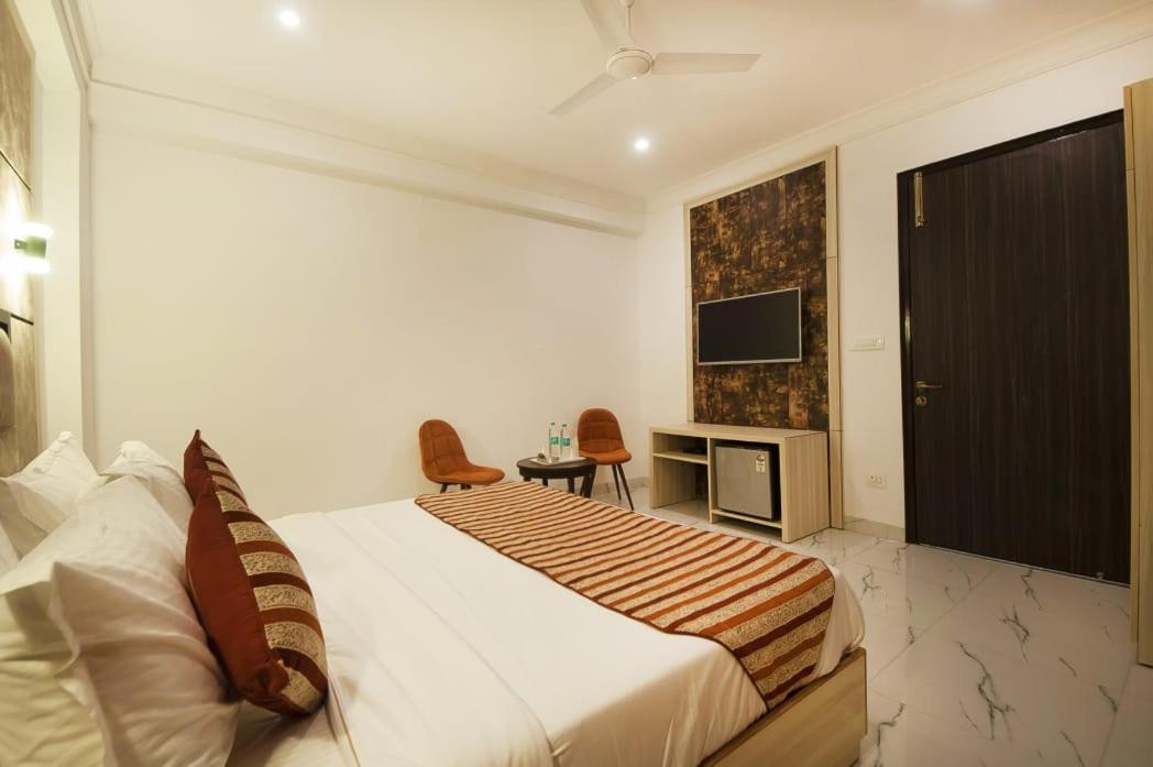 Hotel Almora Inn - Near By Delhi International Airport - With Free Airport Pickup And Drop Yeni Delhi Dış mekan fotoğraf