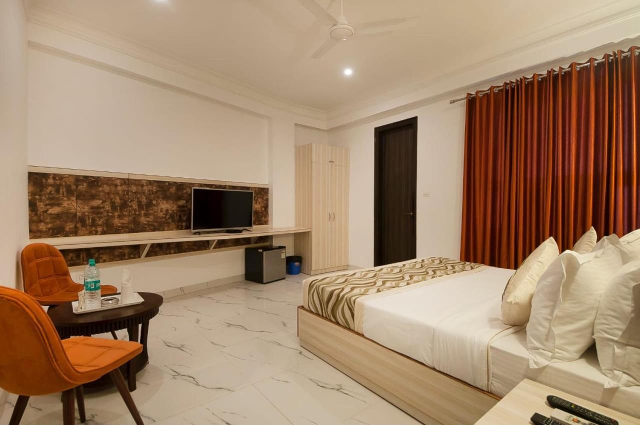 Hotel Almora Inn - Near By Delhi International Airport - With Free Airport Pickup And Drop Yeni Delhi Dış mekan fotoğraf