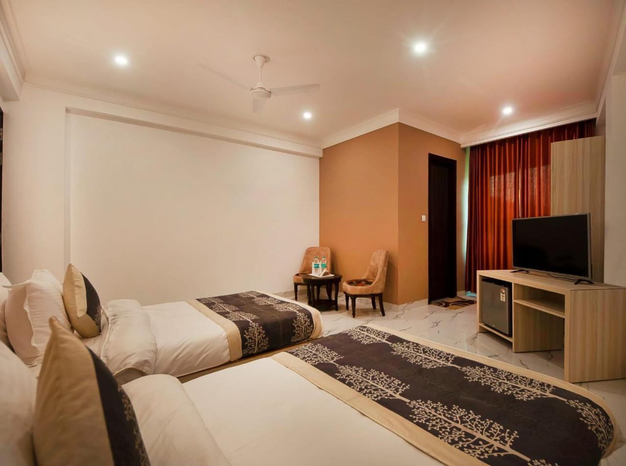 Hotel Almora Inn - Near By Delhi International Airport - With Free Airport Pickup And Drop Yeni Delhi Dış mekan fotoğraf