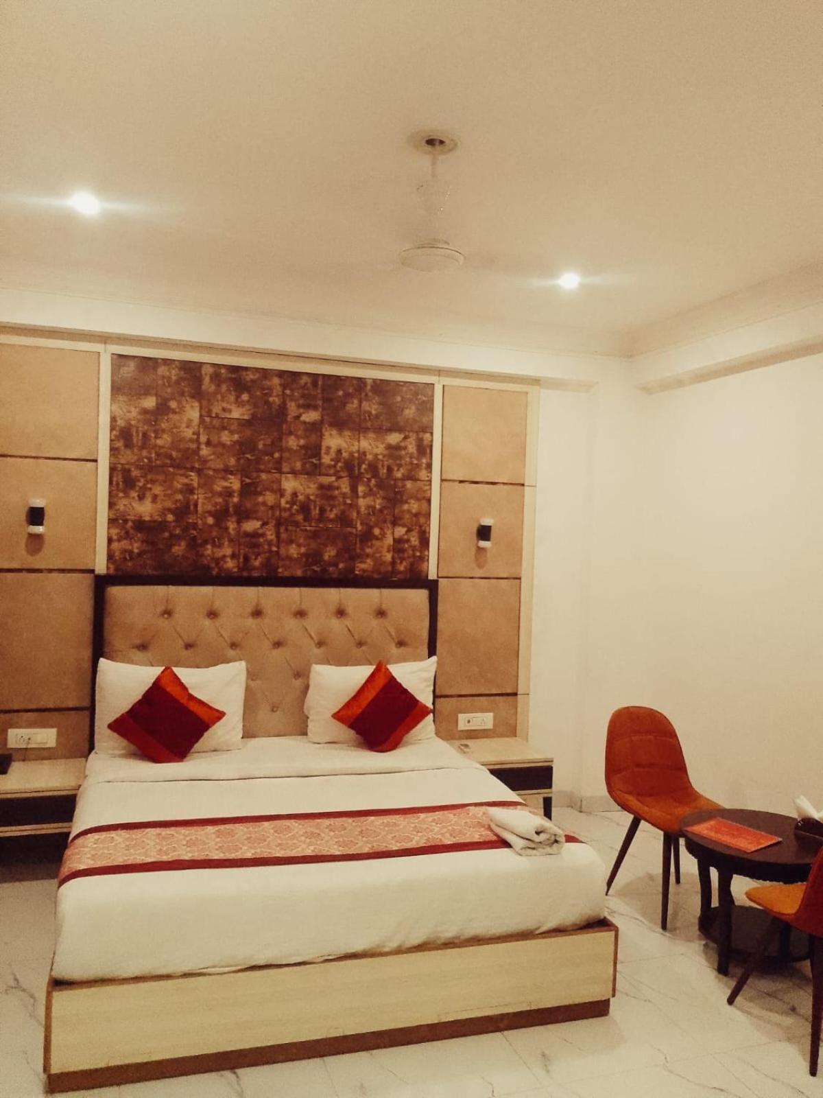 Hotel Almora Inn - Near By Delhi International Airport - With Free Airport Pickup And Drop Yeni Delhi Dış mekan fotoğraf